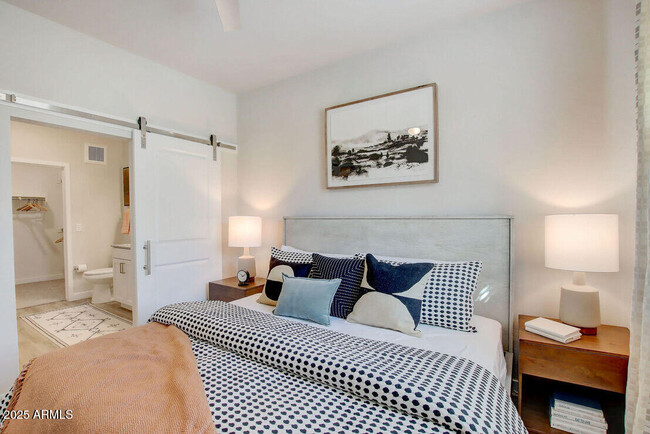 Photo - 28201 N Black Cyn Hwy Unidad 3