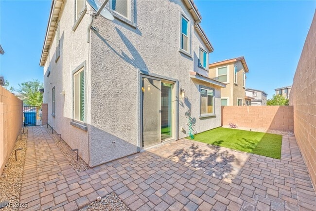 Building Photo - 3215 Gardenia Falls Ct Rental