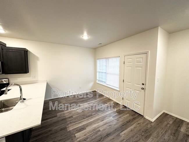 Photo - 1035 S Benchmark Ln