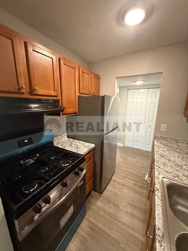 2082 Fairmont Ct