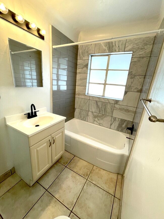 Marble Tile in Bathroom - 1401 W Clarendon Ave Unit 2