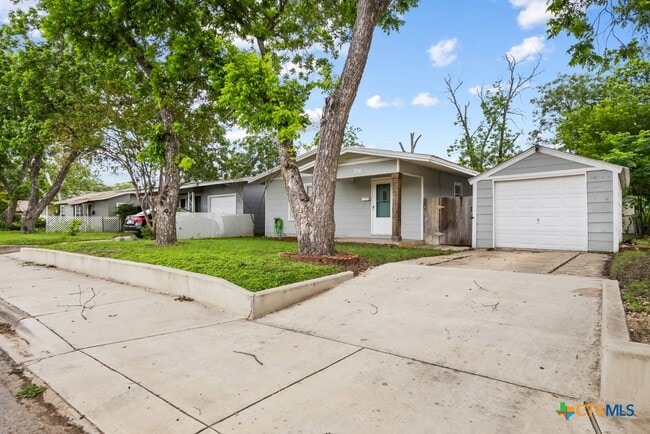 Photo - 704 Curtiss Ave