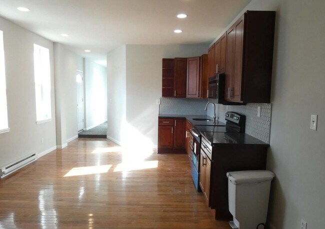 Kitchen - 3400 Emerald St Unit 1st floor