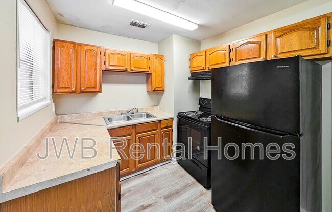 Photo - 3305 Sunnybrook Ave N