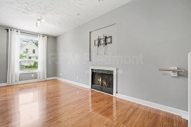 Photo - 751 Piedmont Ave NE