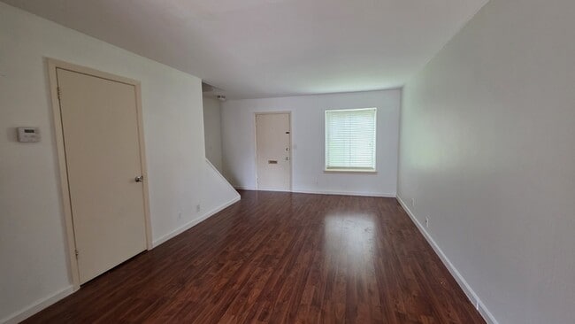Photo - 1896 Poplar Woods Cir E Unidad #3