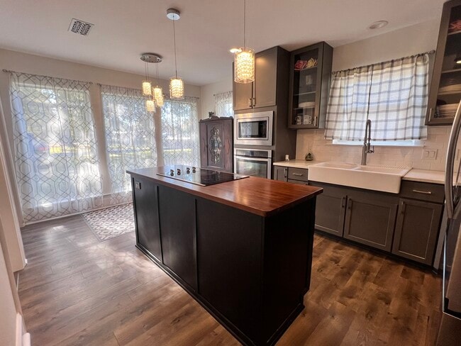 Photo - 25868 Walker South Rd