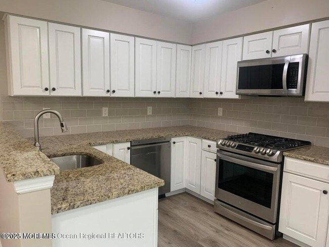 Photo - 248 Larchwood Ct