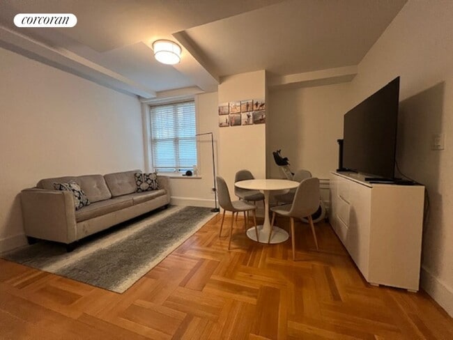 Building Photo - 27 W 72nd St Rental