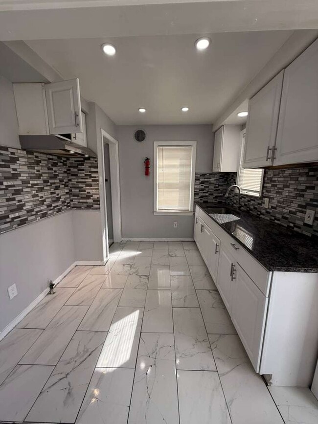 Photo - 9054 Grandville Ave