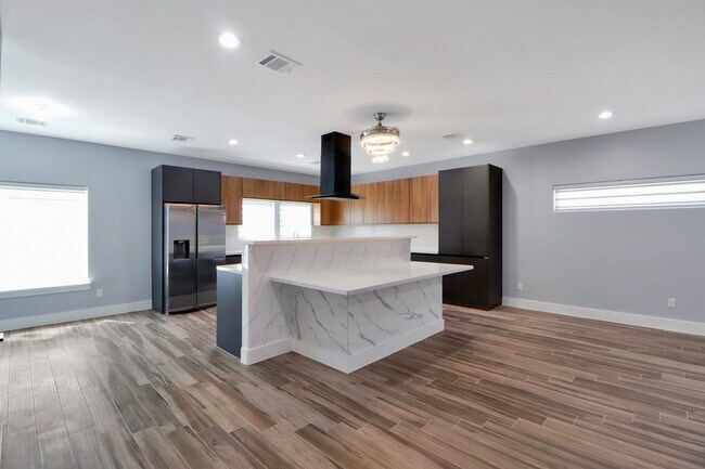 Photo - 3027 Clinton Dr
