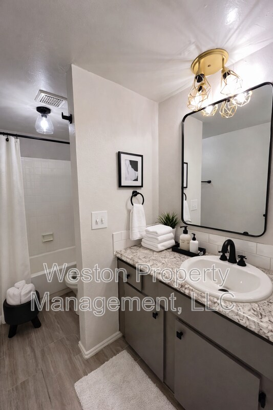 Photo - 6032 Northwest Expy Unit B