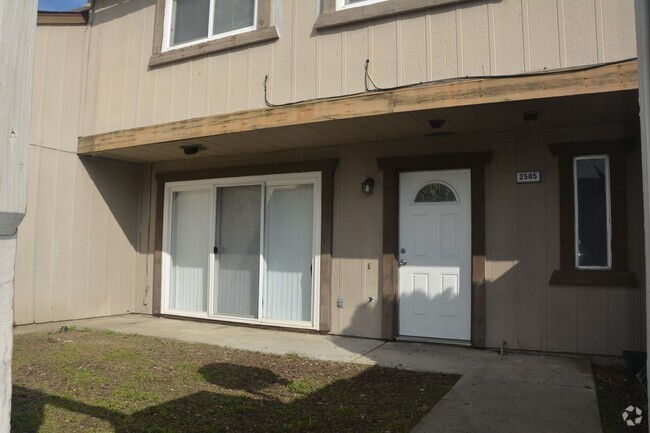 Building Photo - Antioch 3 bedroom, 1 1/2 bath, 2 story tow... Rental