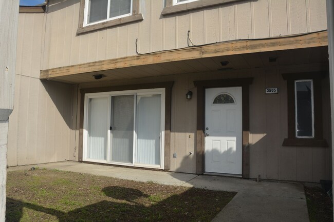 Antioch 3 bedroom, 1 1/2 bath, 2 story tow... - Antioch 3 bedroom, 1 1/2 bath, 2 story tow... Townhome