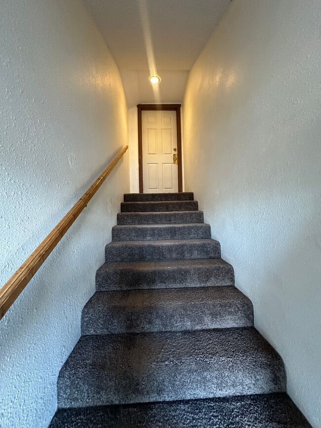 Photo - Spacious Upstairs 1 Bed Apartment!