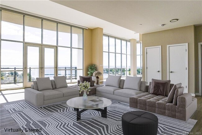 Photo - 2 Hbr Pt Rd S Unit 1613