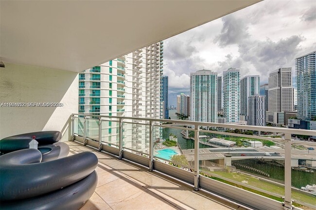 Building Photo - 90 SW 3rd St Unit 2002