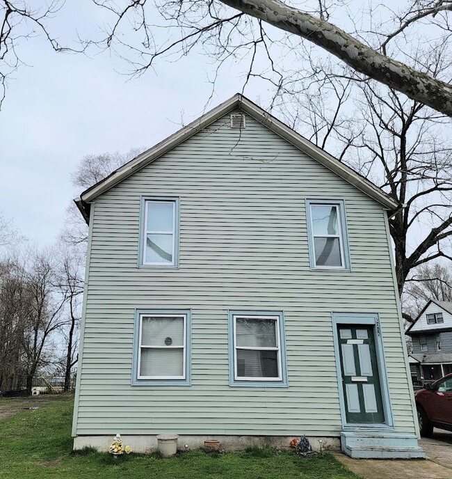 Building Photo - 6215 Carpenter Ave Rental
