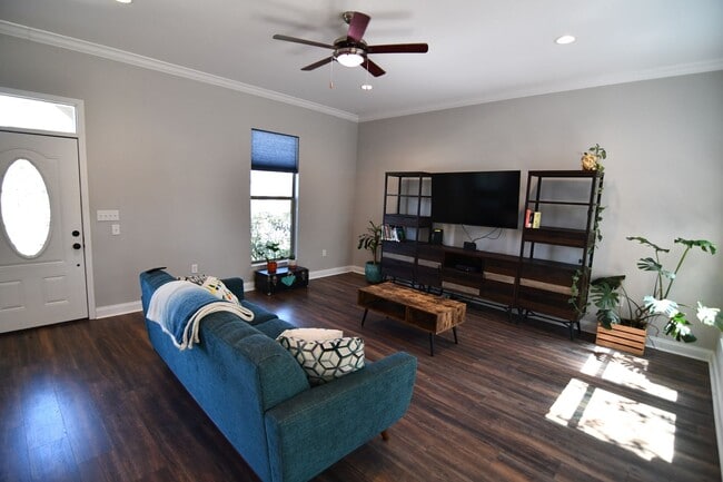 Photo - Zachary School District!  Trendy, 3 bedroo...