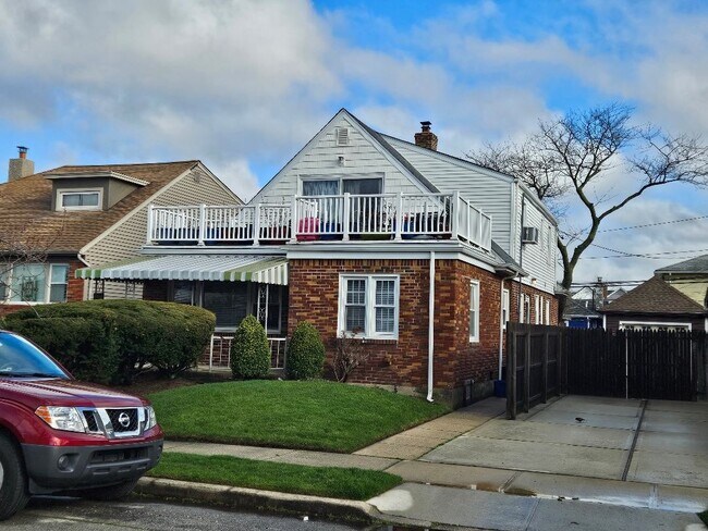 Front of House - 441 E Pine St Unidad Main Apt