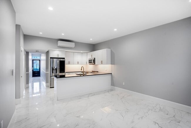 Photo - 279 Beacon St Unidad R