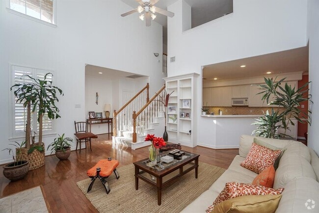 Building Photo - 1131 Enclave Square E Rental