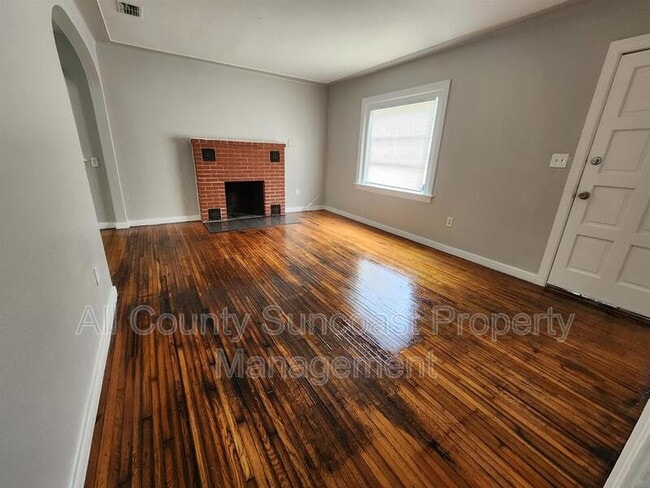 Photo - 2105 28th St S