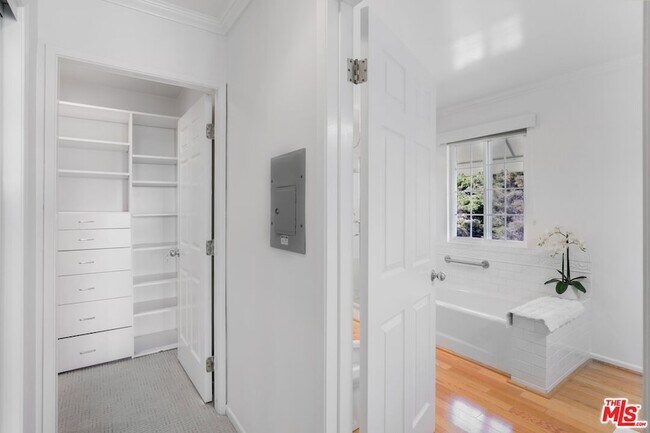3855 Rambla Pacifico St Unit D