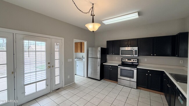 Photo - 689 E Springfield Pl
