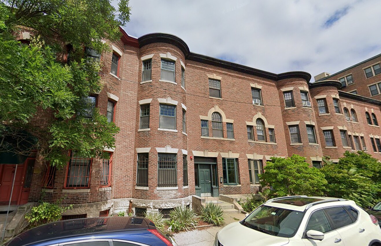 Photo - 533 Newbury St Apartments Unit B