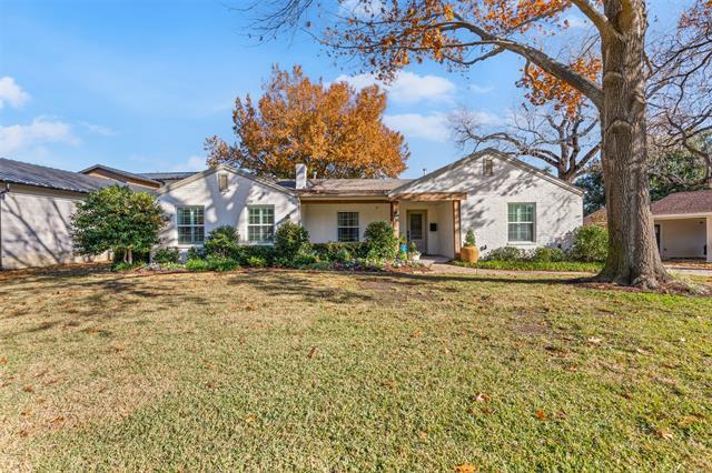 Photo - 200 Lindenwood Dr House