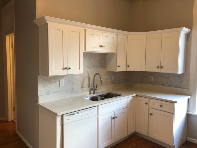 Photo - 900 W Newport Ave