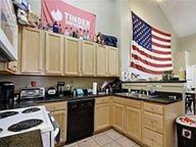 Photo - West Campus Condo Under $1000/Bedroom Walk... Unit #401