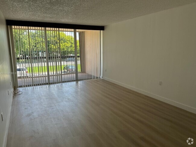 Building Photo - 10985 SW 107th St Unit 204 Rental