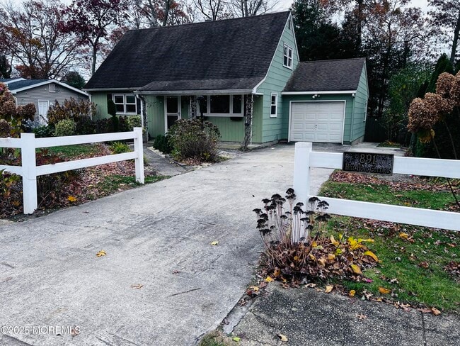 Building Photo - 891 Raleigh Dr