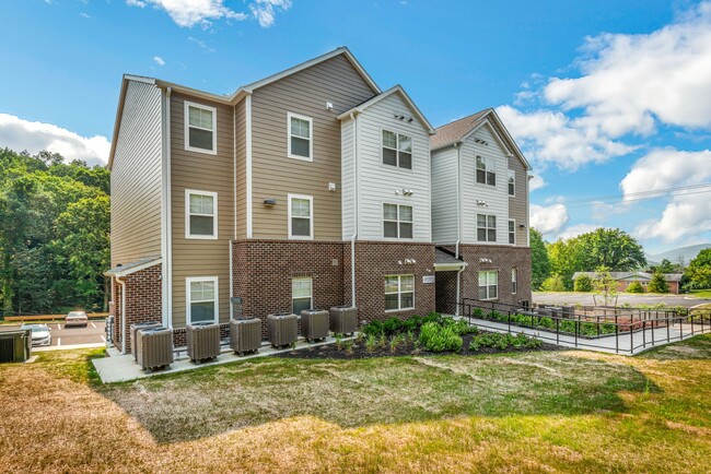 Photo - Magnolia Greene