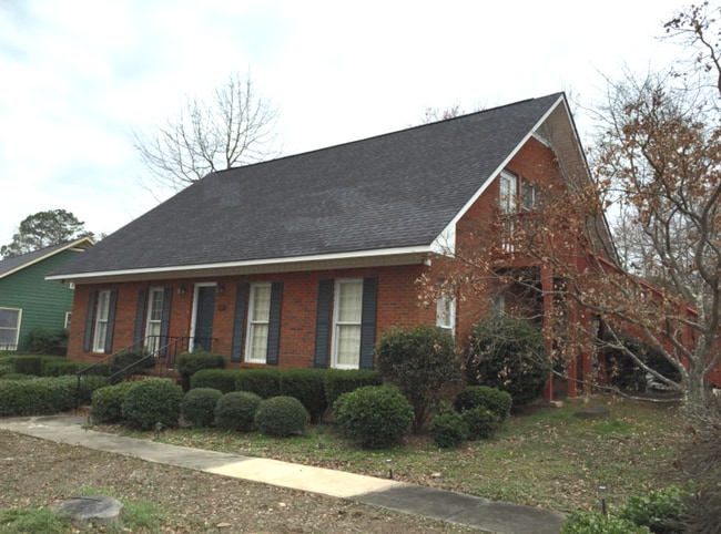 Building Photo - Residential Home on East University Drive!!