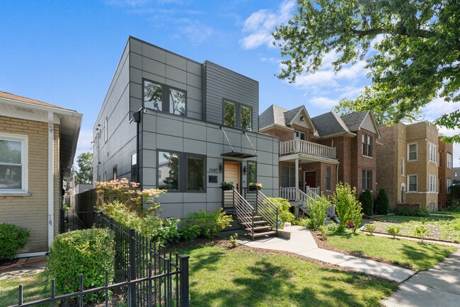 Photo - 5047 W Winnemac Ave