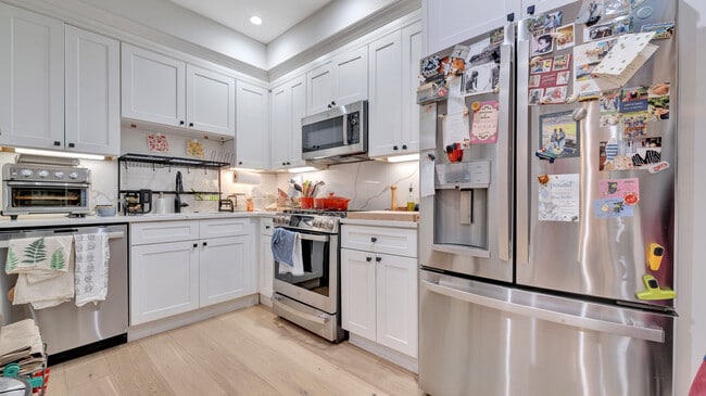 Photo - 1658 K St NE Unidad 2