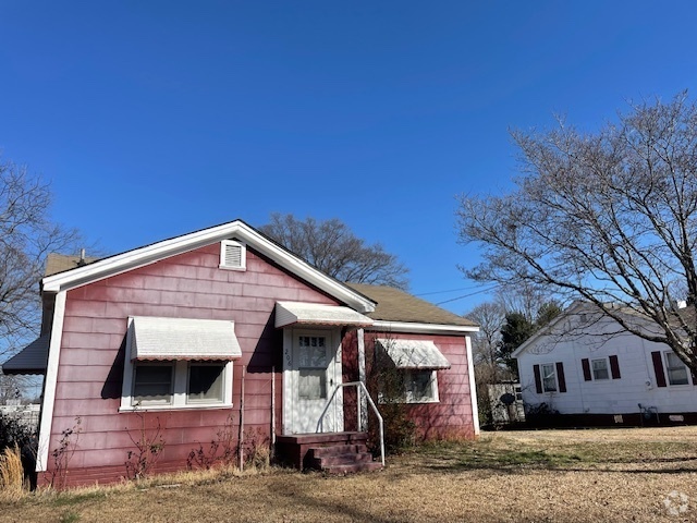 Building Photo - Cottage in City limits Rental