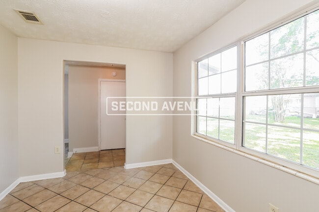 Photo - 5033 Locksley Ave