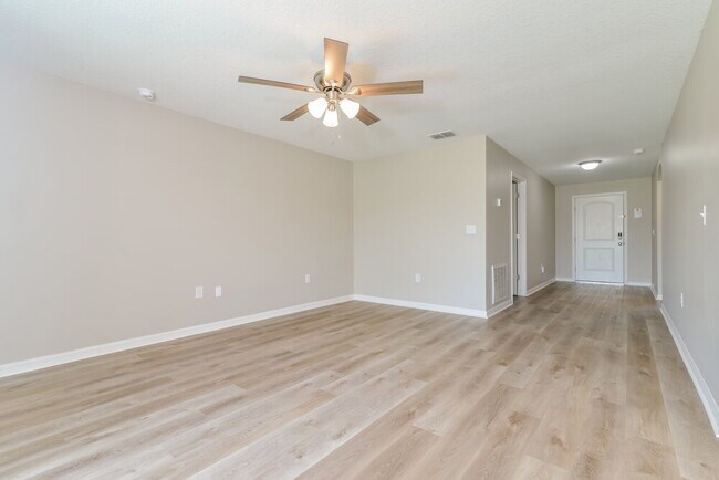 Photo - 2365 Bracknell Forest Trail