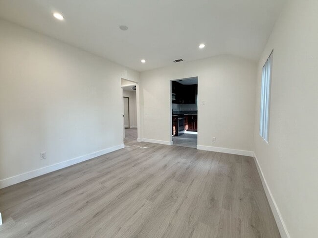 Photo - 1004 S Bruce Ln