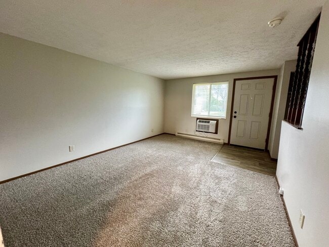 Photo - 7337 Seymour St NW