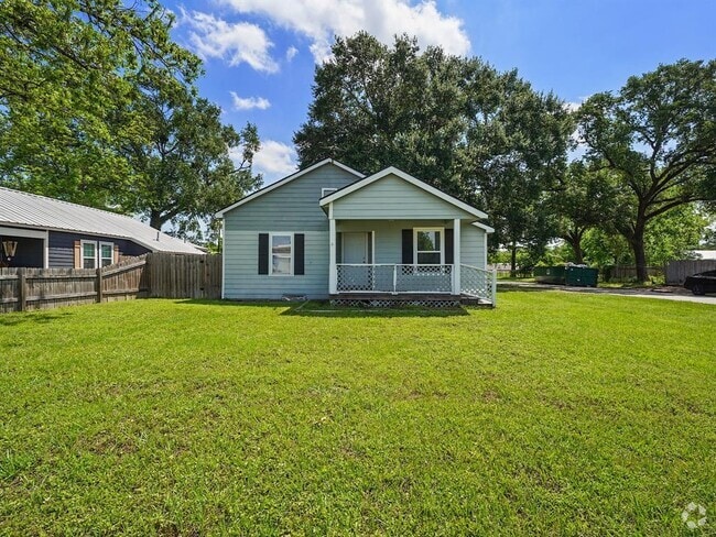 Building Photo - 111 Holderrieth Blvd Rental