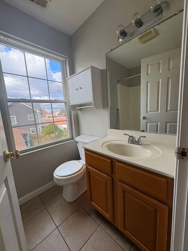 Photo - 129 Main St Unidad B