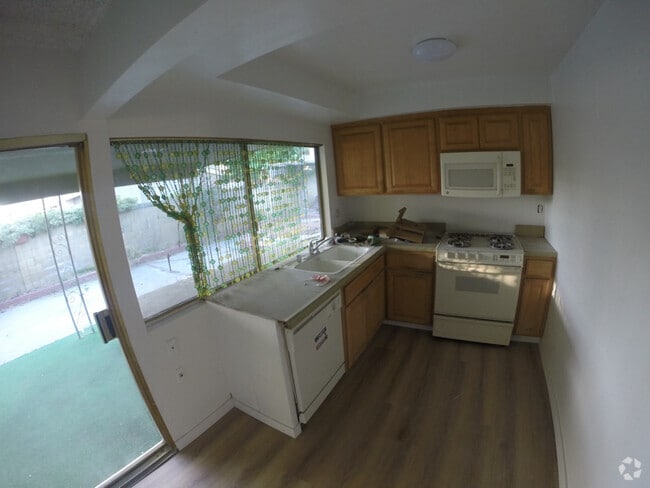 Building Photo - 9455 1/2 Cedar St Rental