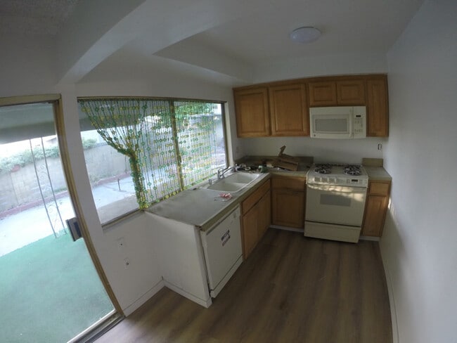 Building Photo - 9455 1/2 Cedar St Rental