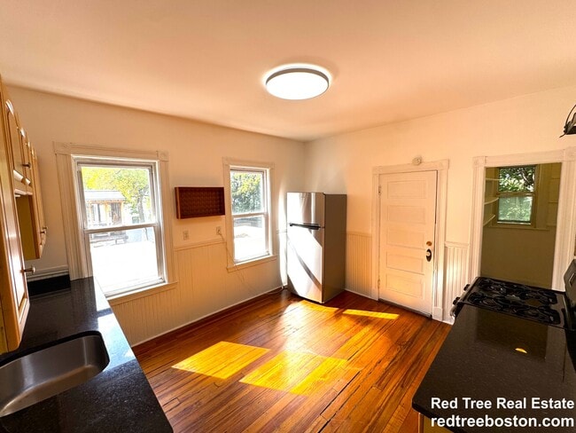 Photo - 67 Washburn Ave Unidad 2