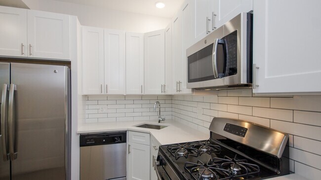 Photo - 1008 W 18th St Unit 304